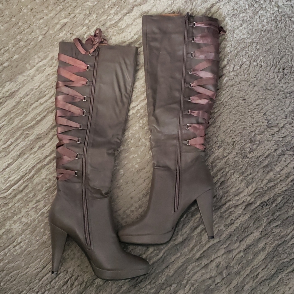 Taupe boots laced up